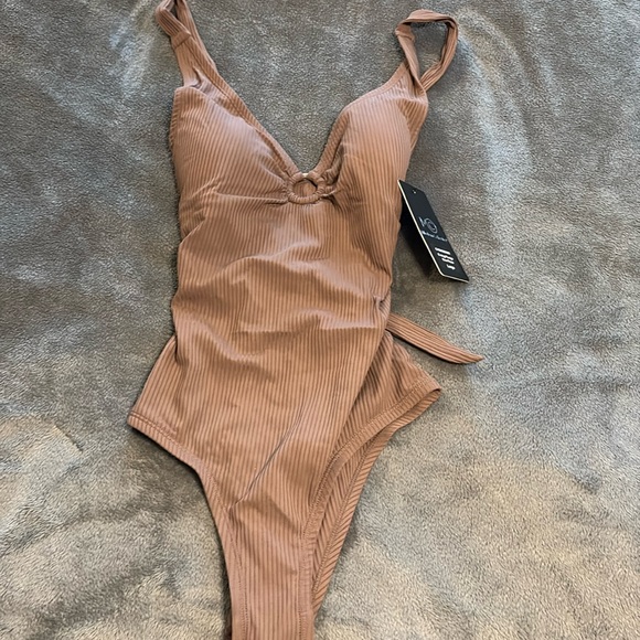 NWT Ribbed One Piece Swimsuit Tan Ring Front L - Picture 5 of 9